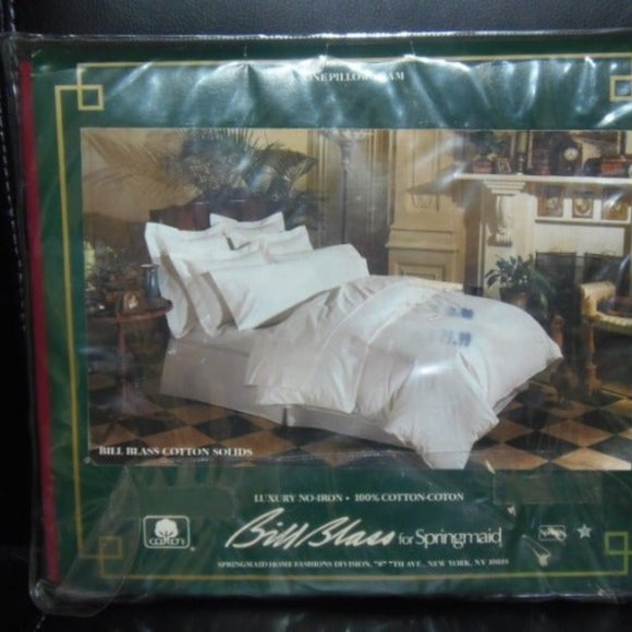 New Bill Blass pillow sham 26"x26" - Picture 2 of 3